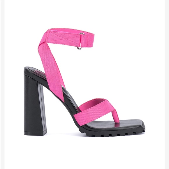 Jessica Simpson Kielne T-Strap Sandal - Picture 1 of 1